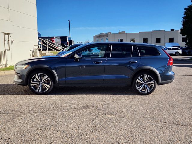 2024 Volvo V60 Cross Country B5 Plus photo 3