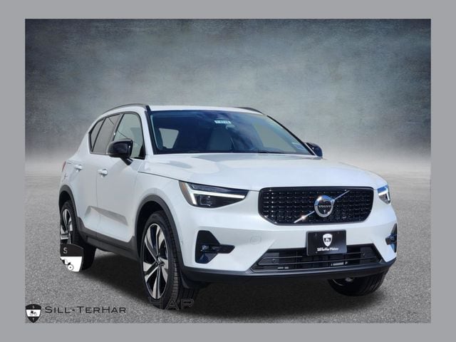 2026 Volvo XC40 B5 Ultra Dark AWD's photo