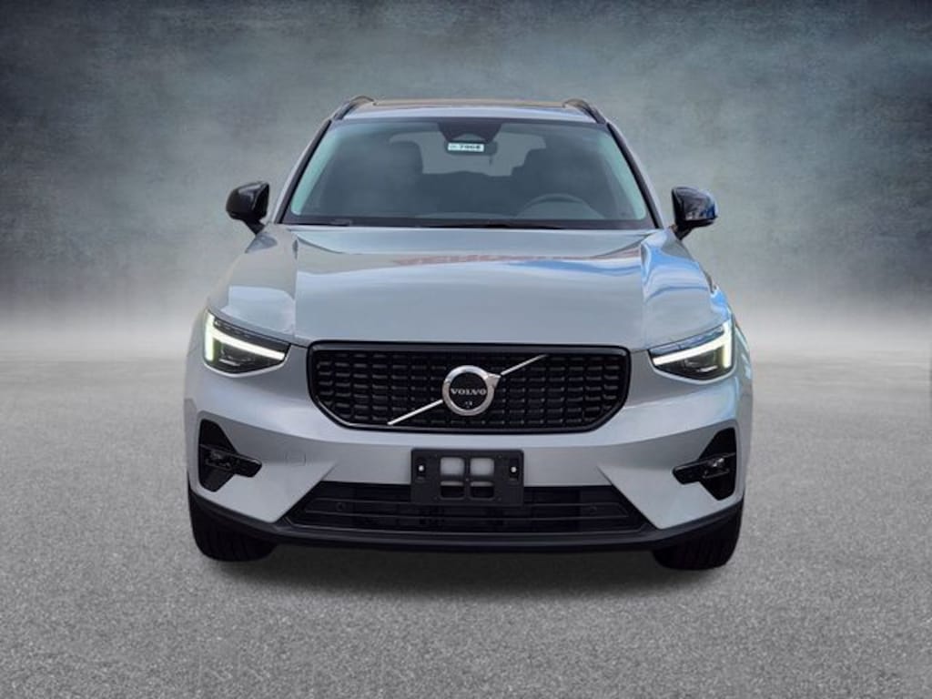 New 2026 Volvo XC40 B5 Ultra SUV