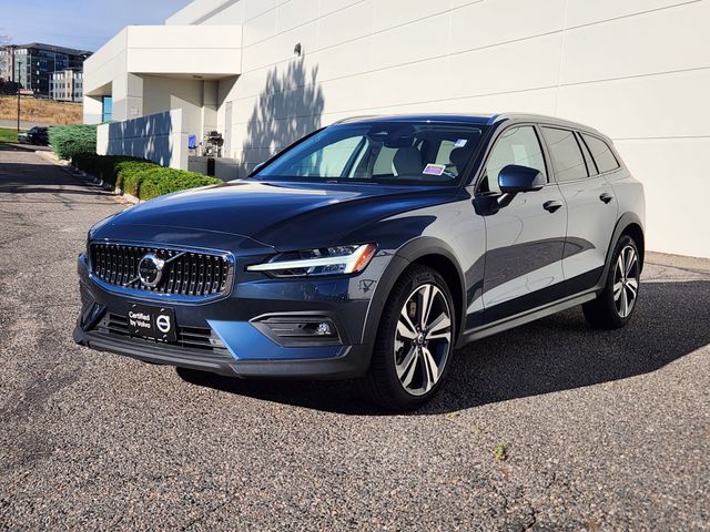 2024 Volvo V60 Cross Country B5 Plus photo 2