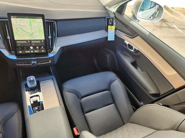 2025 Volvo XC90 Core - Photo 13