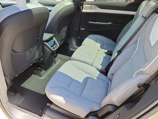 2025 Volvo EX90 Ultra - Photo 10