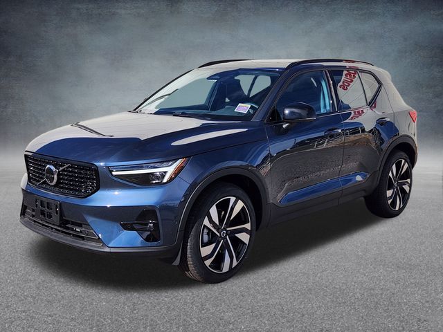 2026 Volvo XC40 photo 2