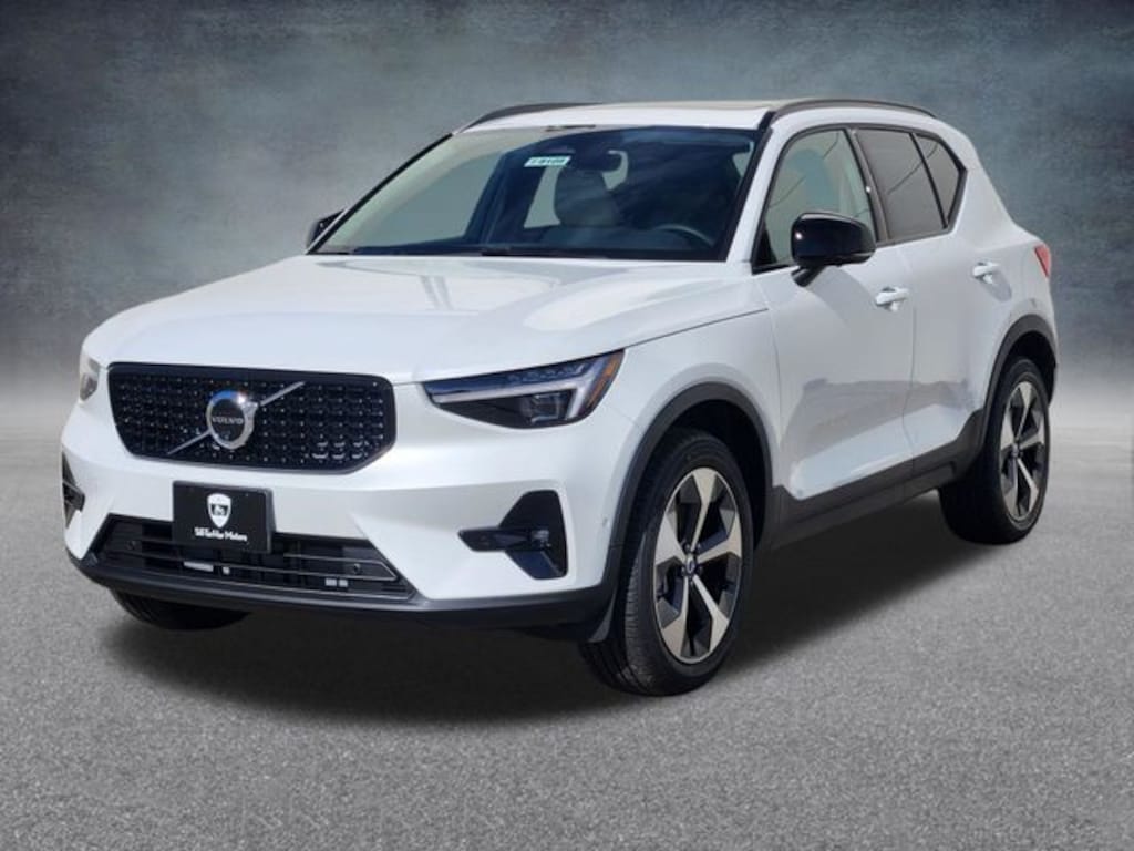 New 2026 Volvo XC40 B5 Plus SUV