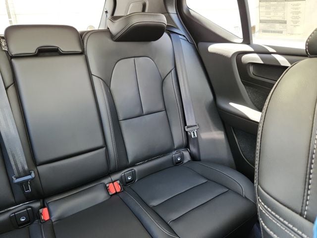 2025 Volvo XC40 Core - Photo 15