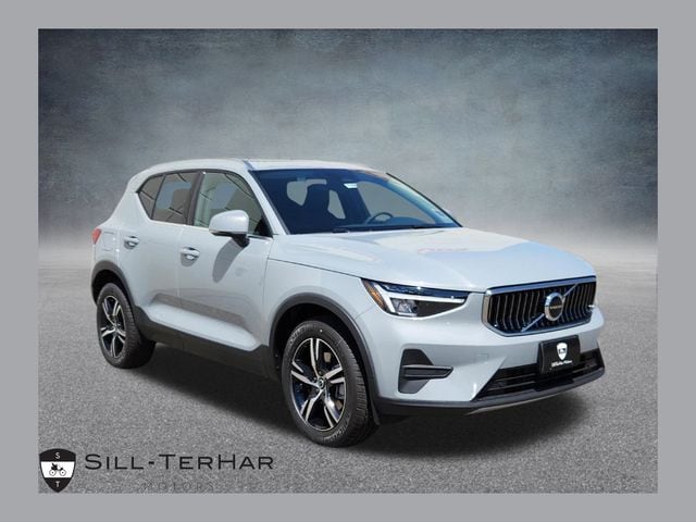 2025 Volvo XC40 Core's photo