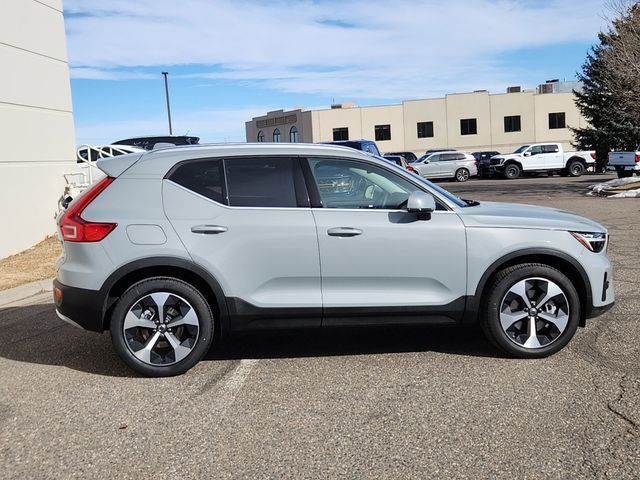 2025 Volvo XC40 Core photo 2