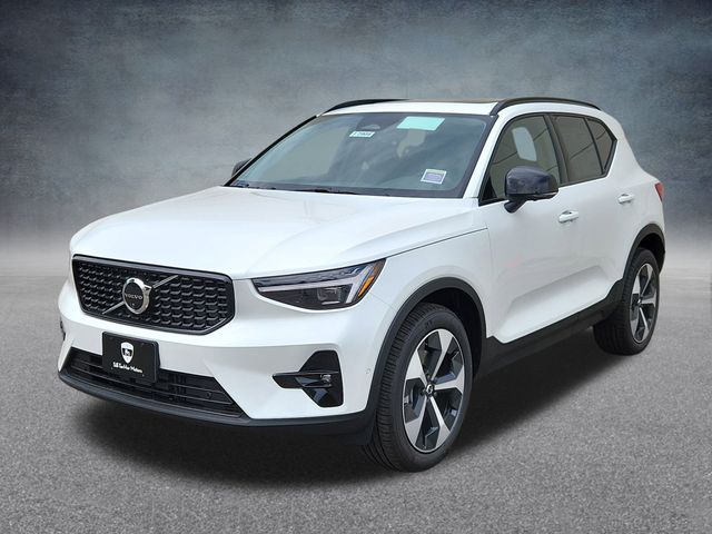 2026 Volvo XC40 Plus photo 3