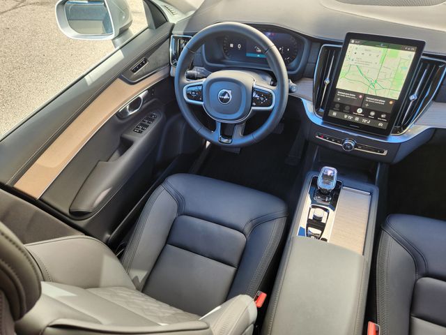 2025 Volvo XC90 Core - Photo 11