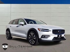 2024 Volvo V60 Cross Country B5 Ultimate Wagon
