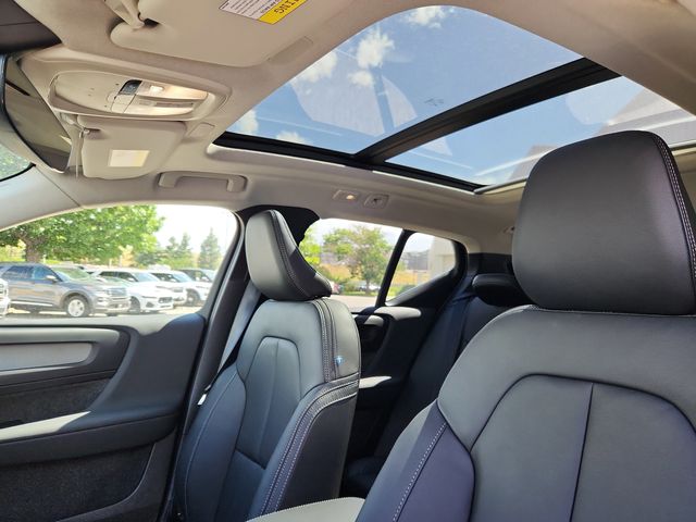 2025 Volvo XC40 Core - Photo 24