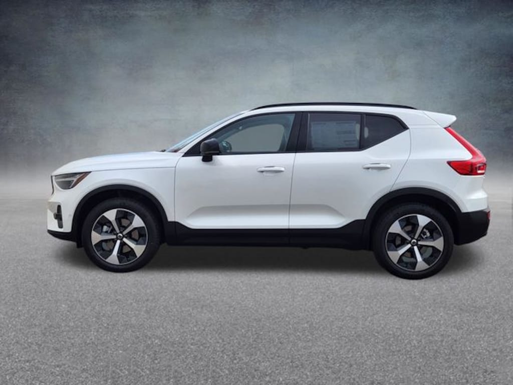 New 2026 Volvo XC40 B5 Plus SUV