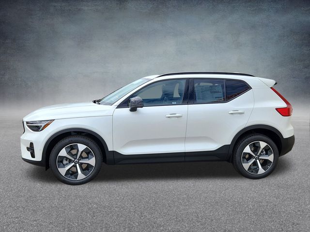 2026 Volvo XC40 Plus photo 4