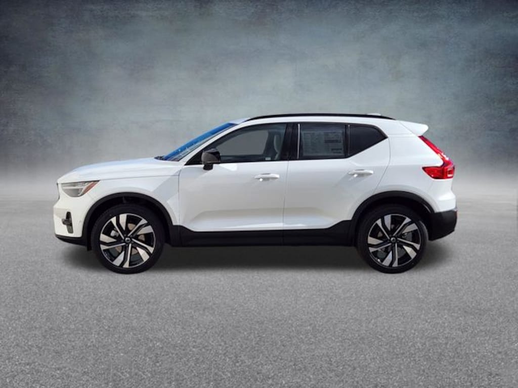 New 2026 Volvo XC40 B5 Ultra SUV