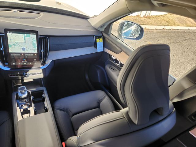2026 Volvo XC90 Plus - Photo 12