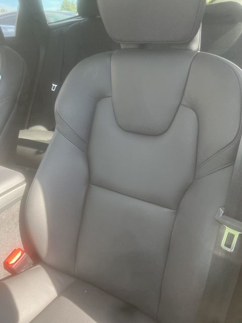 2025 Volvo XC60 B5 Plus photo 2