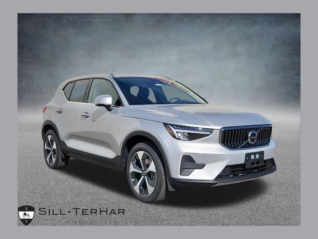 2025 Volvo XC40 Core's photo