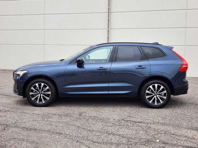 2025 Volvo XC60 B5 Plus photo 4