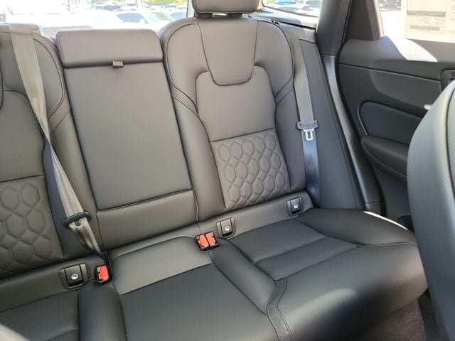 2026 Volvo XC60 Plus - Photo 15