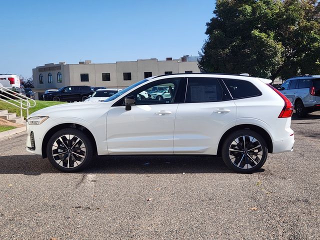 2026 Volvo XC60 B5 Plus photo 4