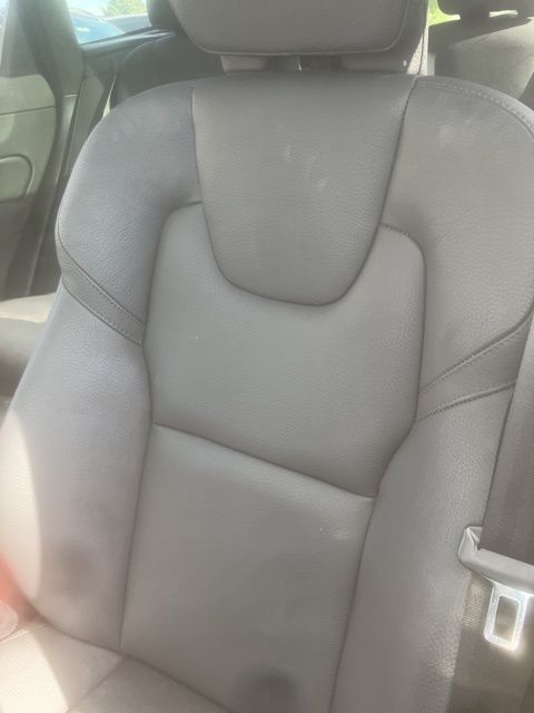 2025 Volvo XC60 B5 Plus photo 2