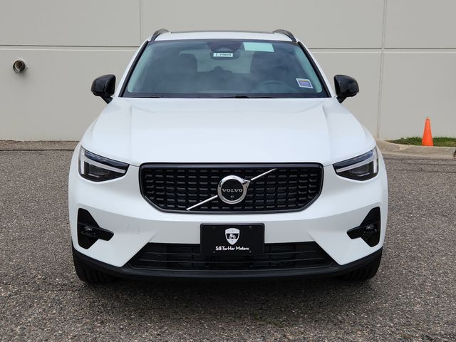 2026 Volvo XC40 Plus photo 2