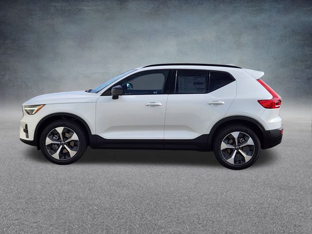 2026 Volvo XC40 Plus photo 4
