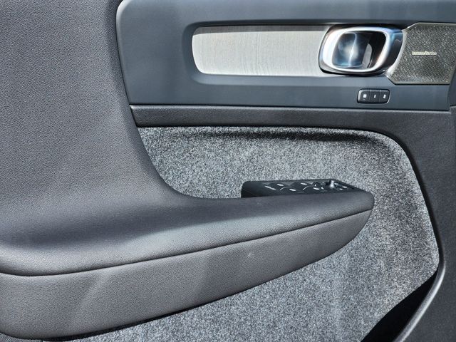 2026 Volvo XC40 Ultra - Photo 9