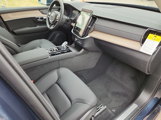 2025 Volvo XC90 Plus - Photo 14