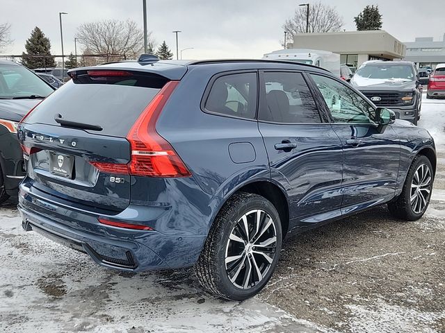 2025 Volvo XC60 B5 Plus photo 3
