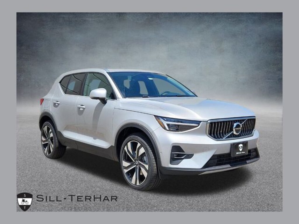 New 2025 Volvo XC40 B5 Ultra Bright Theme SUV