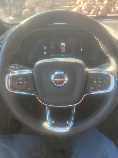 2023 Volvo XC40 Recharge Twin Plus photo 4