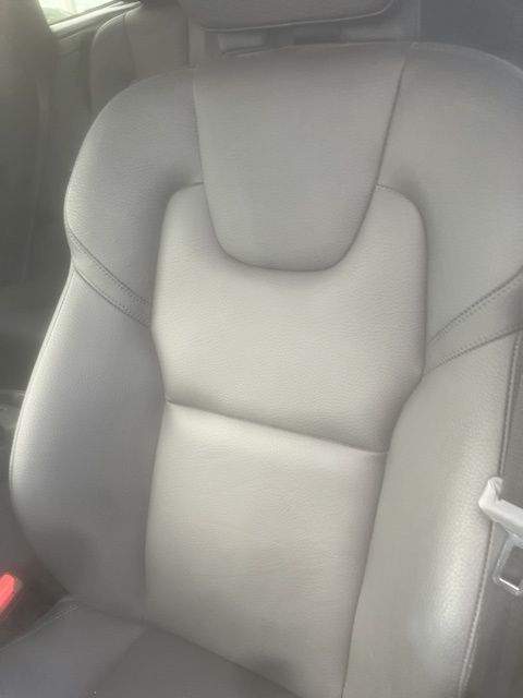 2025 Volvo XC60 B5 Plus photo 2