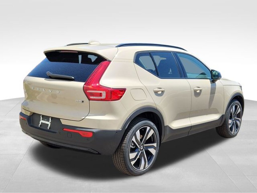 Certified 2025 Volvo XC40 B5 Ultra Dark Theme SUV