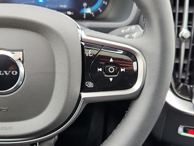 2025 Volvo XC90 Plus - Photo 18