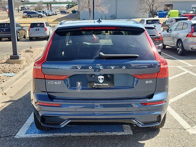 2025 Volvo XC60 B5 Core photo 4