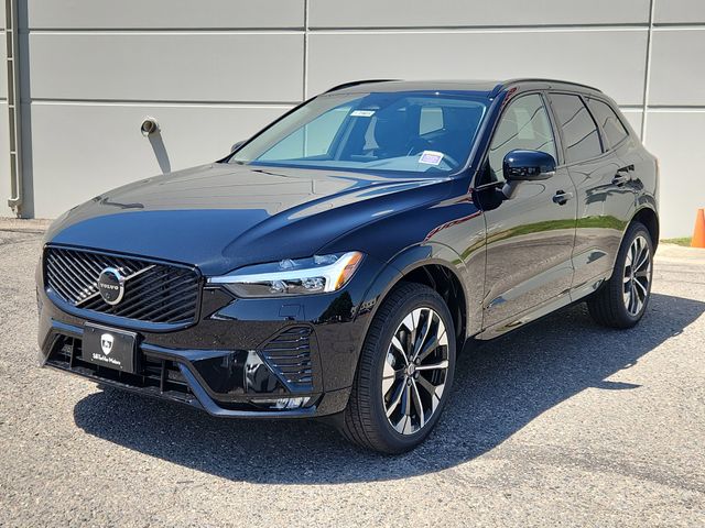 2026 Volvo XC60 B5 Plus photo 3