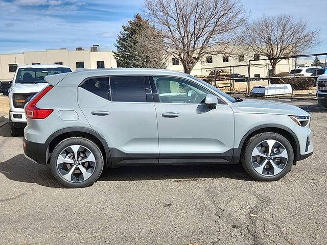 2025 Volvo XC40 Core photo 2