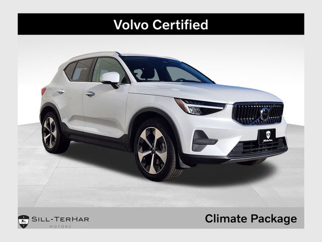 2025 Volvo XC40 Core's photo