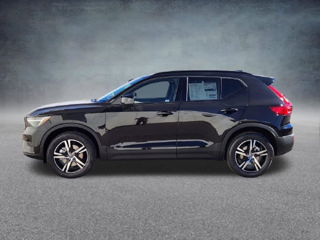 Used 2026 Volvo XC40 B5 Core SUV