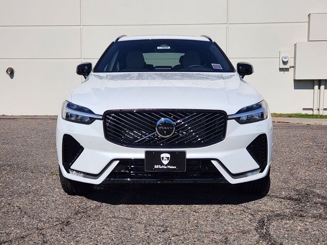 2026 Volvo XC60 B5 Plus photo 2