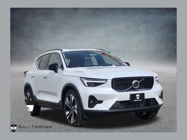 2026 Volvo XC40 B5 Plus Dark AWD's photo