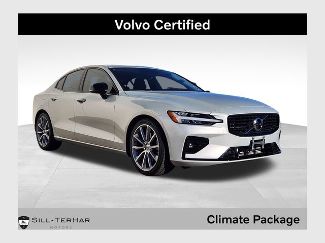 2021 Volvo S60 Momentum's photo