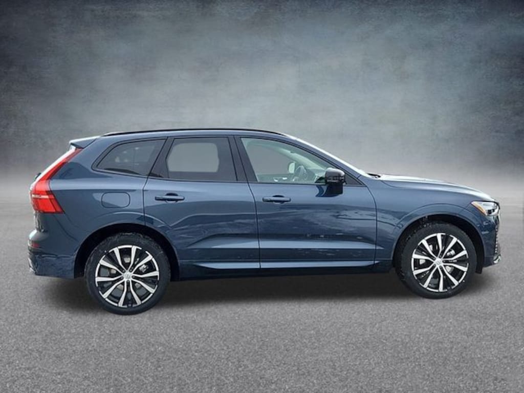 New 2025 Volvo XC60 B5 Plus SUV