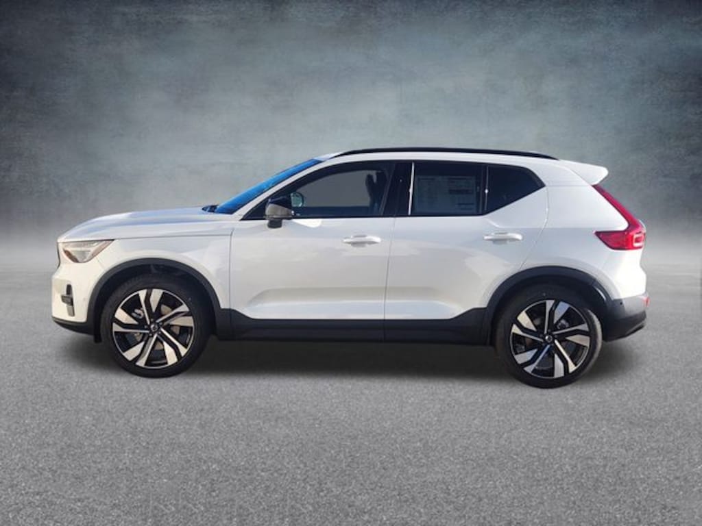 New 2026 Volvo XC40 B5 Ultra SUV