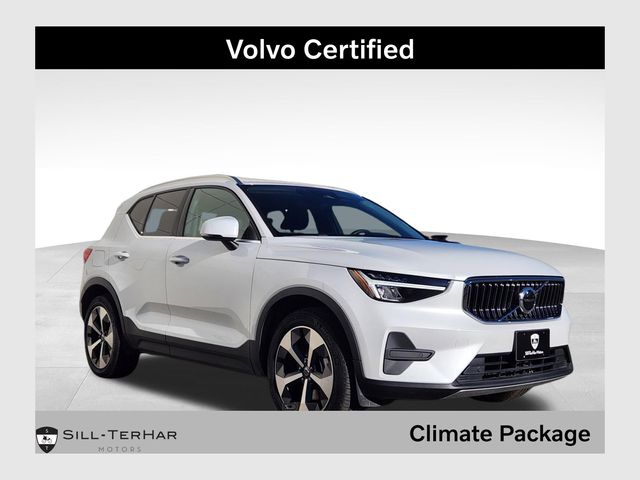 2025 Volvo XC40 SUV 