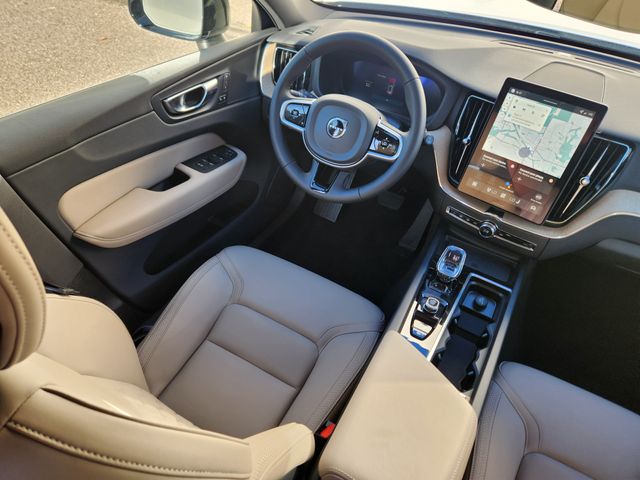 2026 Volvo XC60 Plus - Photo 10