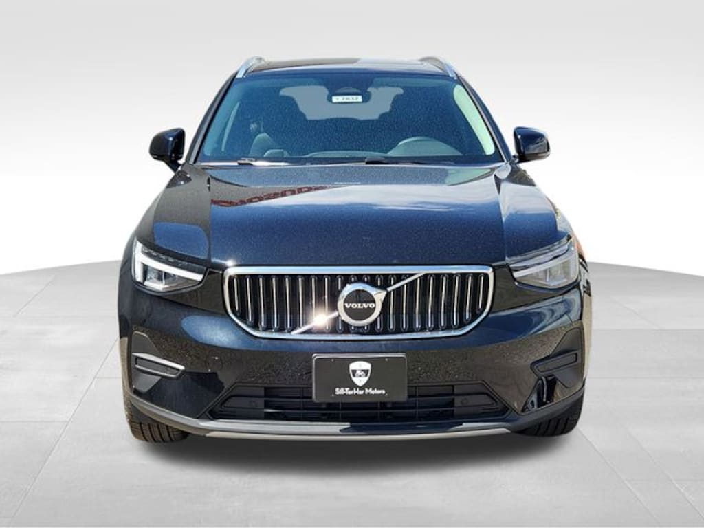 Used 2025 Volvo XC40 B5 Core Bright Theme SUV