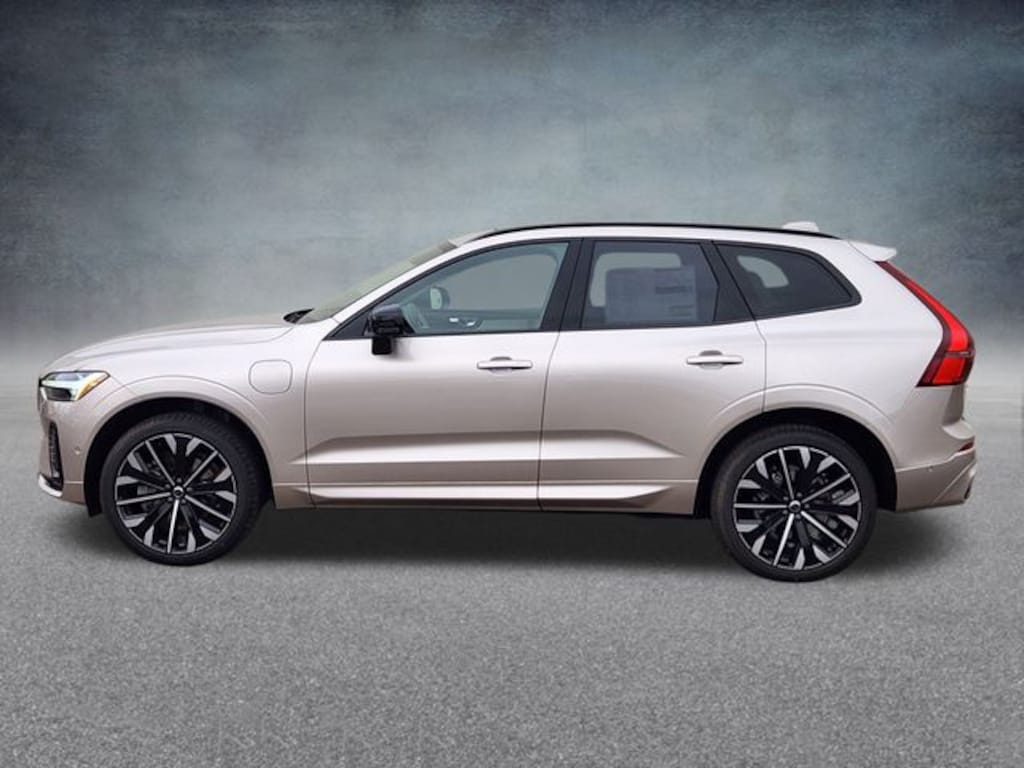 New 2026 Volvo XC60 plug-in hybrid T8 Ultra SUV
