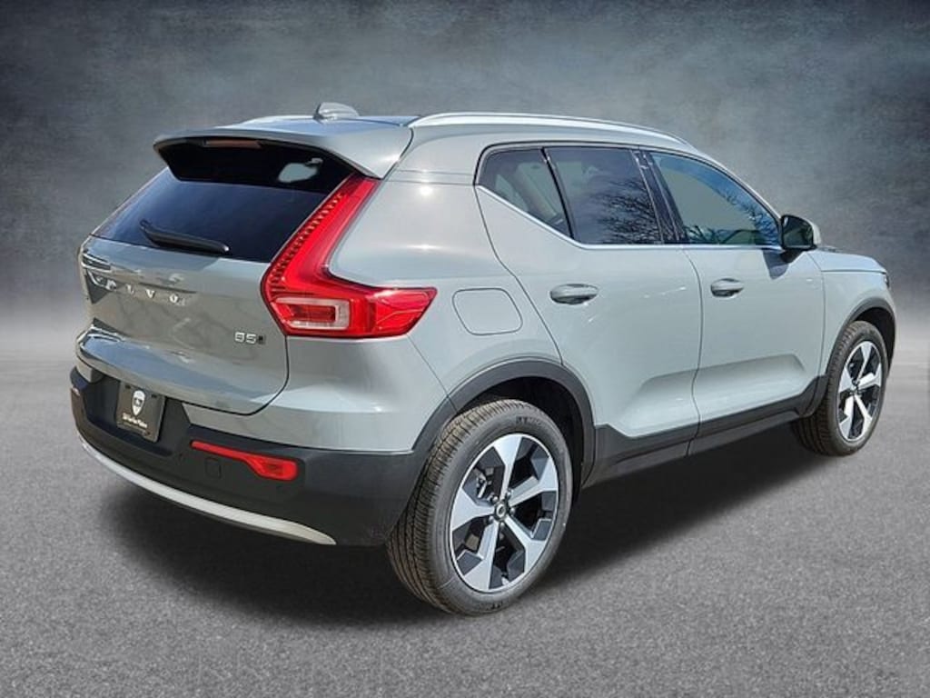 New 2025 Volvo XC40 B5 Core Bright Theme SUV